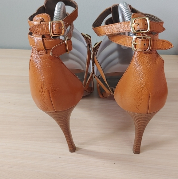 Tahari Alberto Gladiator Style Heels Size 9.5 - Picture 2 of 11